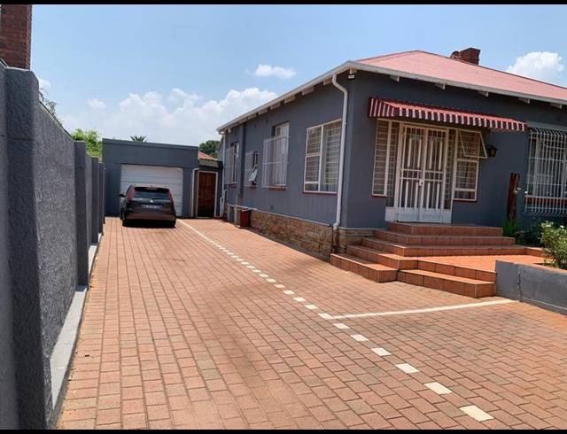 3 BEDROOM HOUSE FOR SALE IN KENSINGTON